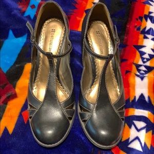 Naturalizer black leather t strap heels